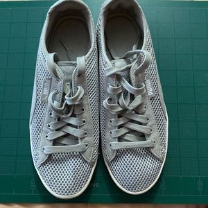 Puma women’s gray mesh fabric comfort casual athletic walking shoes.